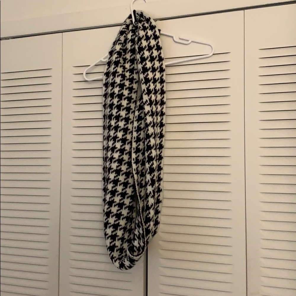 Black and white infinity scarf